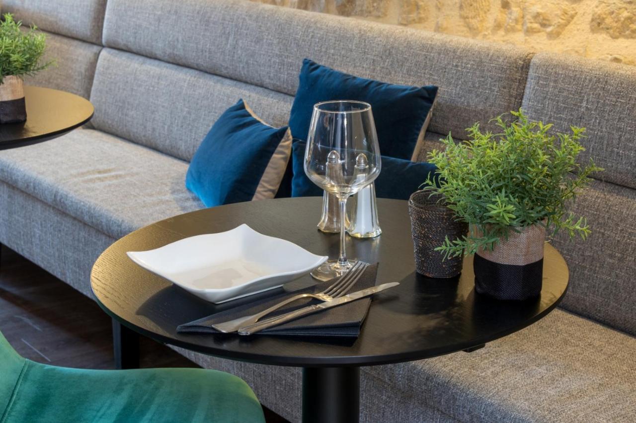 Hotel Restaurant L'Epicurien Valognes Bagian luar foto